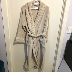 Woman's Cream/Tan Full Length Robe Size XL Soft! Thick! Warm and Cozy!